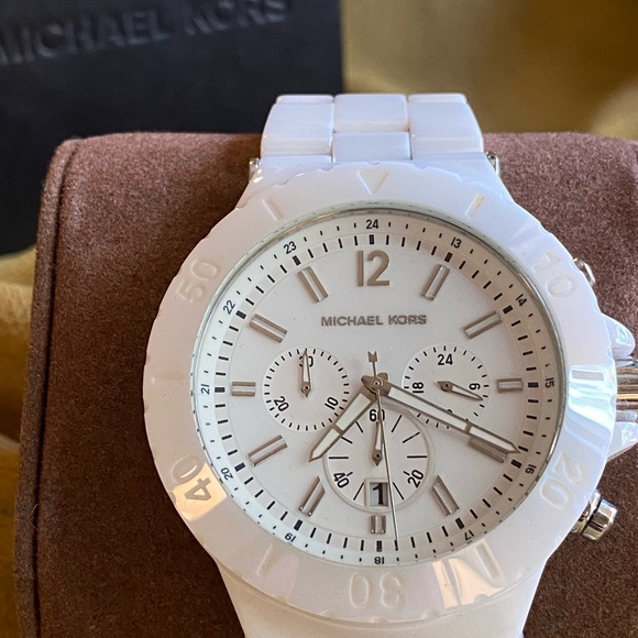 Michael Kors White Ceramic Watch - Picture 3 of 9